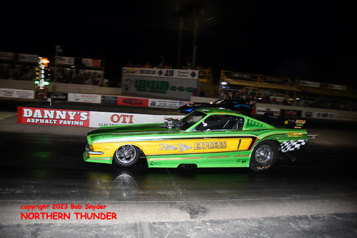 Steve Griboski - 'Mile-High Express' (near lane) vs 
Tod Barker - 'Back In Black' (far lane)